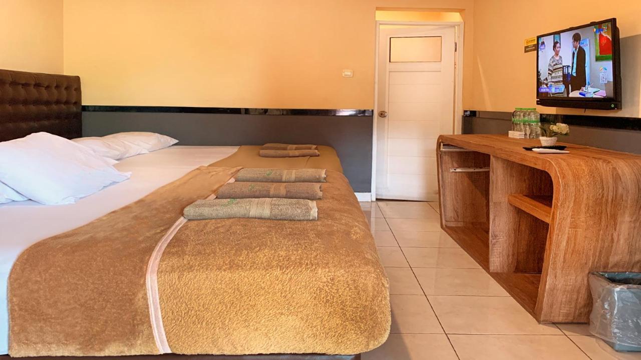 Omah Pelem Syariah Hostel Semarang Kültér fotó